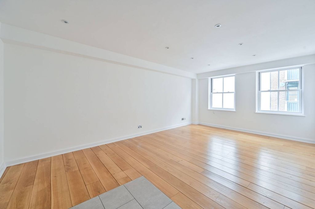 Property photo 2 of 8