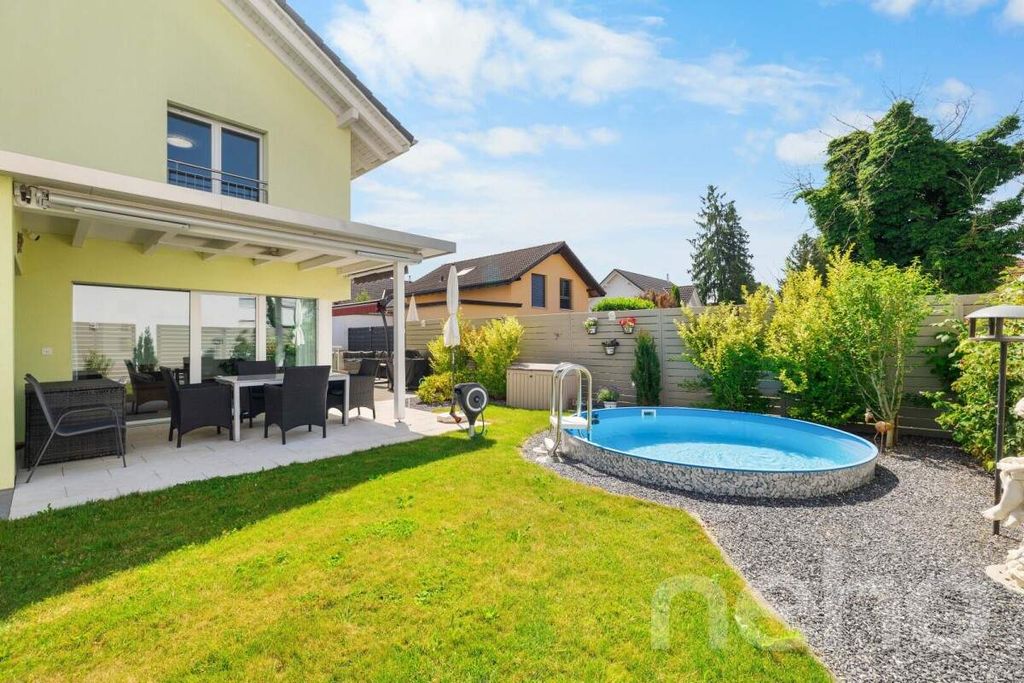Property photo 2 of 13