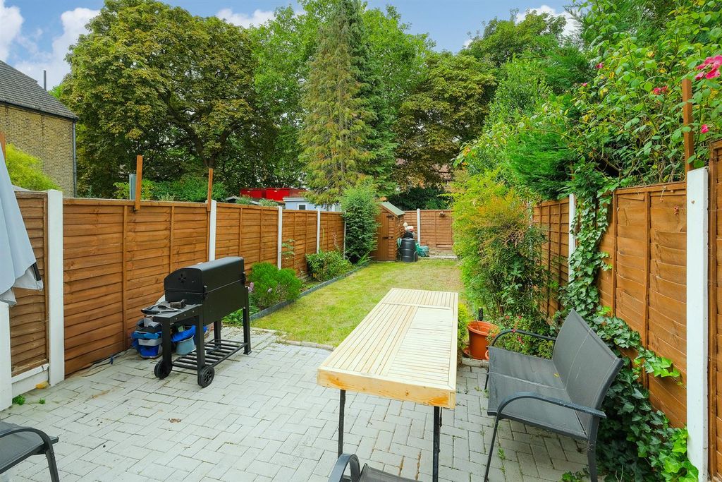 Property photo 3 of 17 5 Park Road, Aldersbrook-9_Web.Jpg