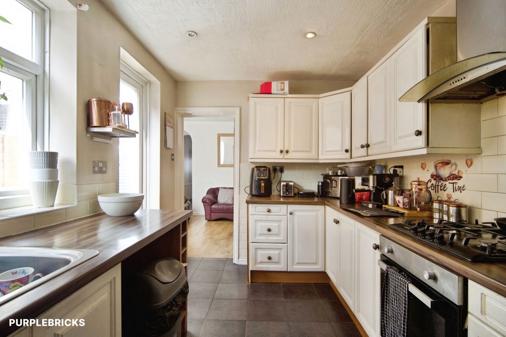 Property photo 2 of 17 Kitchen