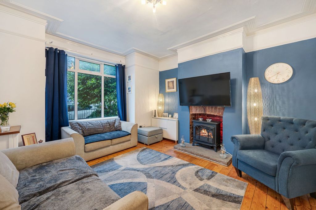 Property photo 3 of 33