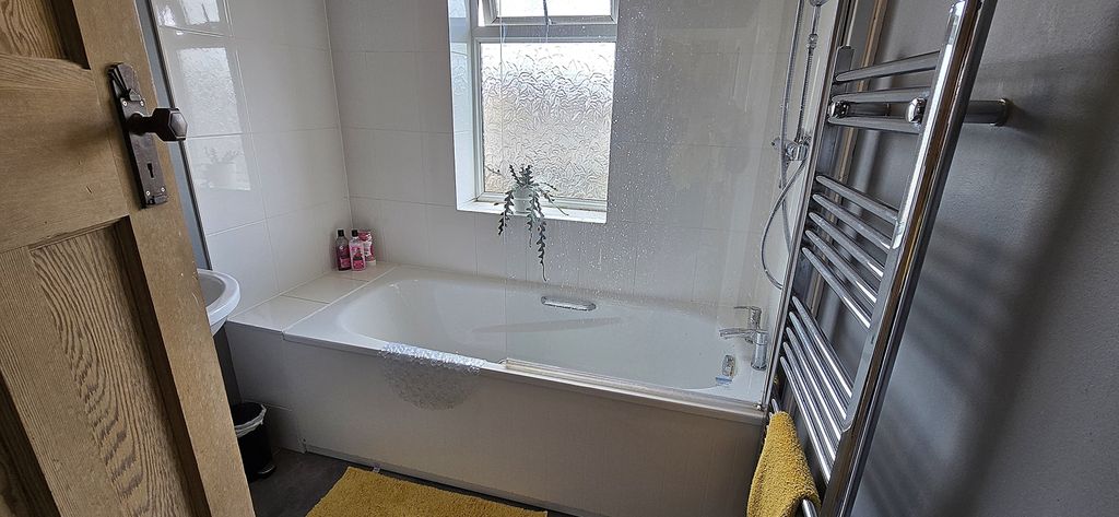 Additional image 5 of 3 bed semi-detached house to rentKingswood Road, Watford, Hertfordshire WD25