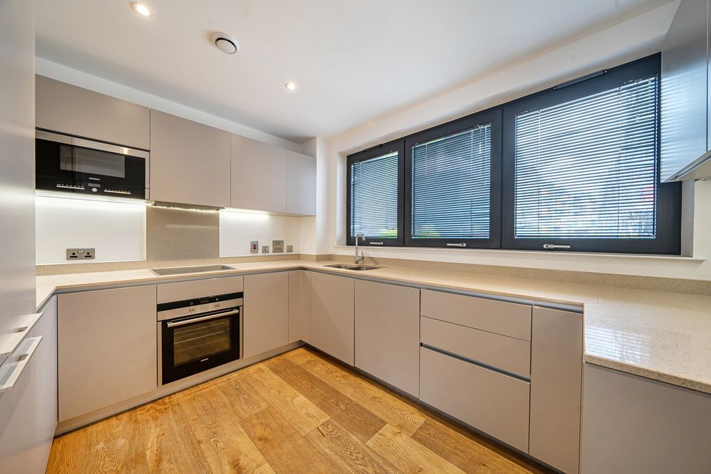 Property photo 3 of 20 Kitchen