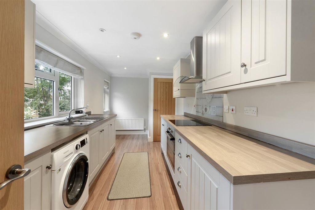 Property photo 2 of 13 4