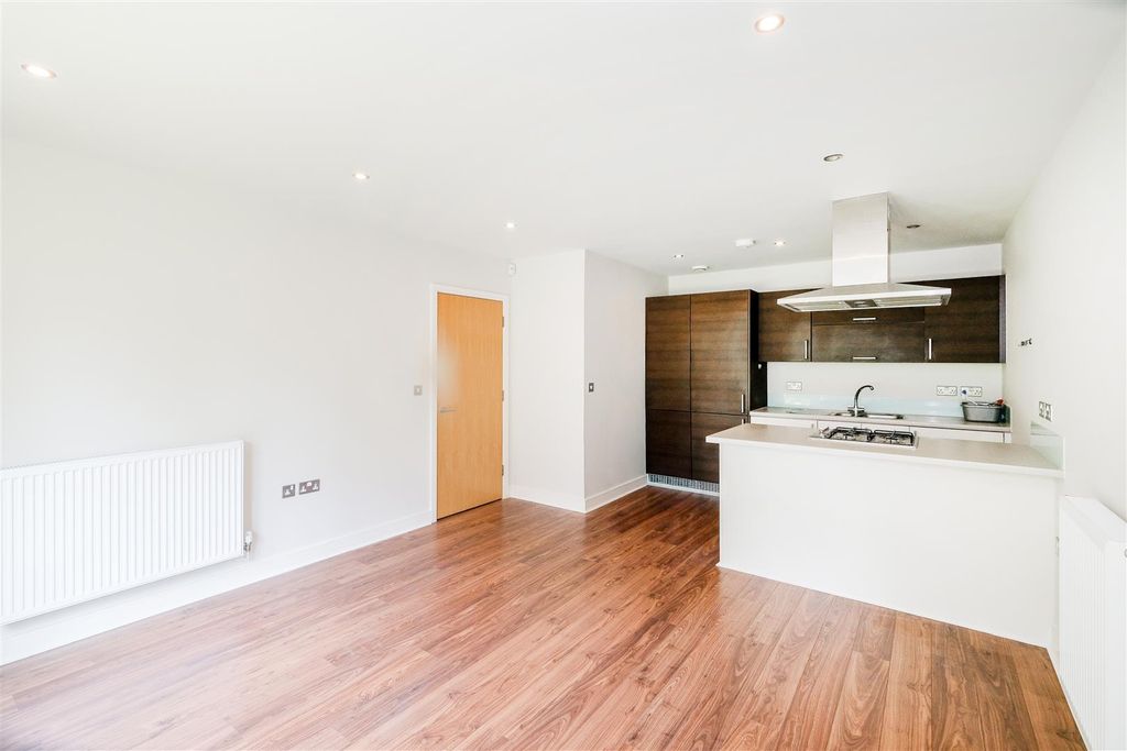 Property photo 3 of 14 6 Thomas Jacomb Place-11.Jpg