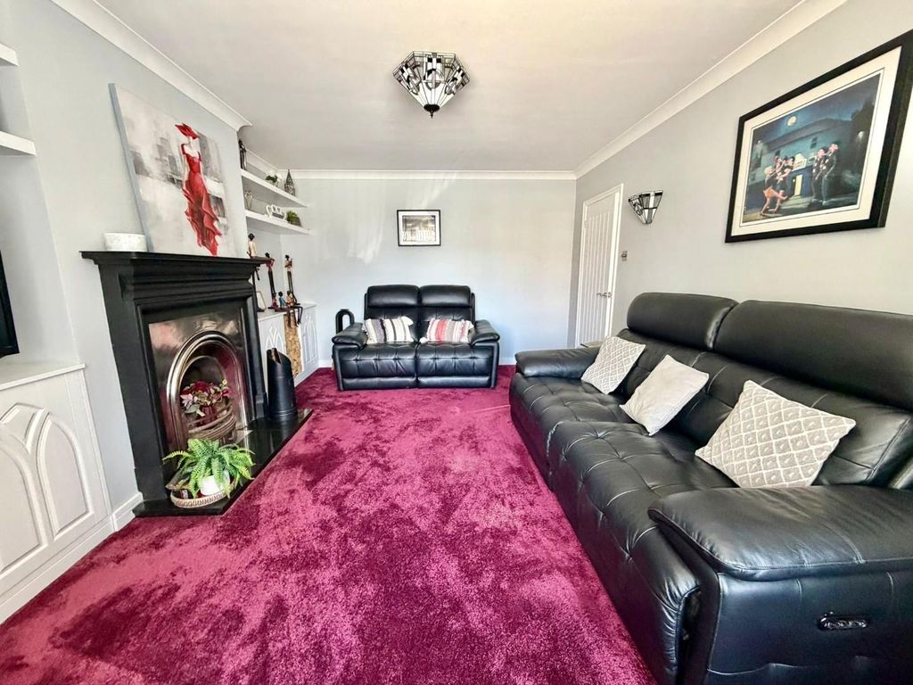 Property photo 2 of 20 Lounge