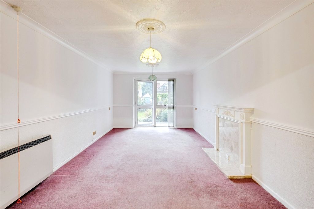 Property photo 3 of 11 Lounge