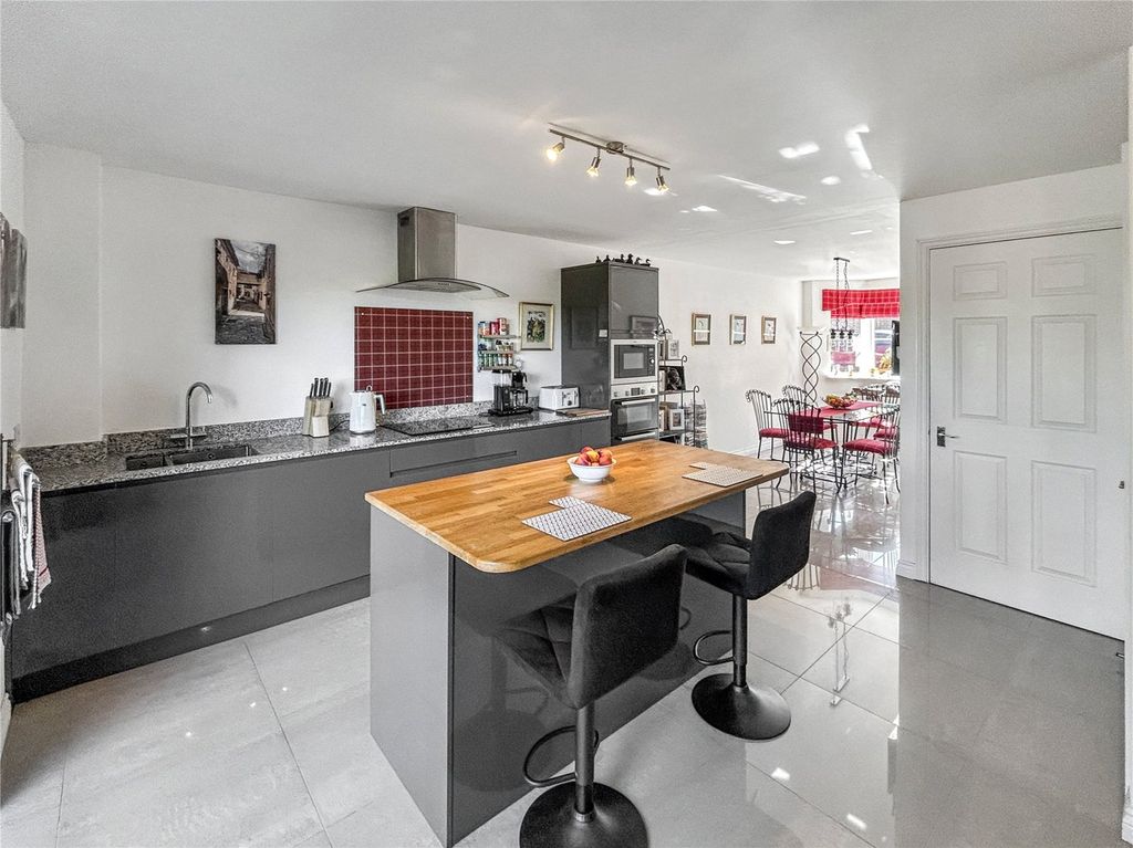 Property photo 2 of 15 Kitchen/Dining Room