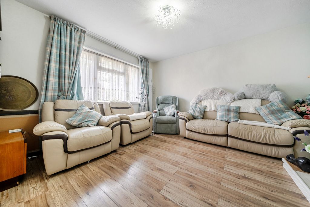 Property photo 3 of 21 1452660-15-69Fc64...