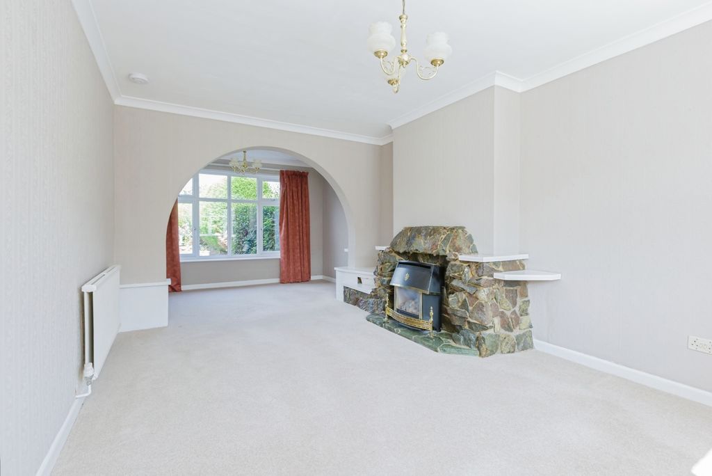 Property photo 2 of 17 Photo