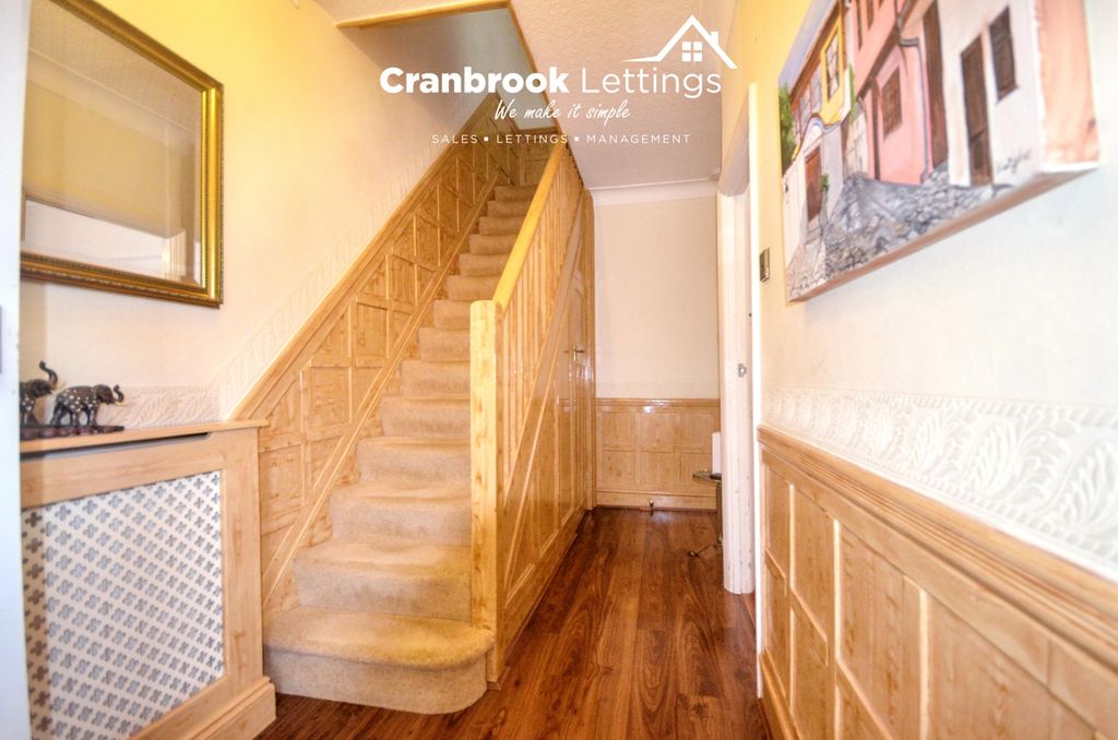 Property photo 1 of 11 Three Bedroom Terraced House To Rent Fremantle Road, Ilford Ig6