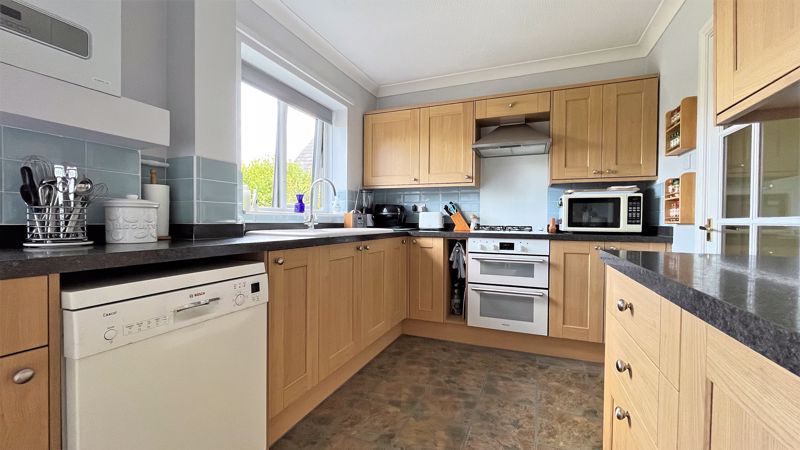 Property photo 3 of 18 Kitchen