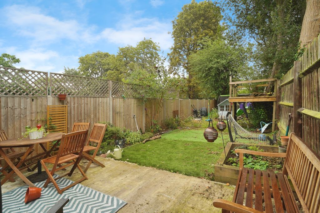 Property photo 3 of 20 Garden