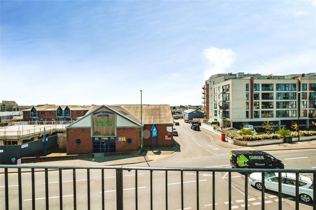 Property photo 2 of 32 Picture No. 02
