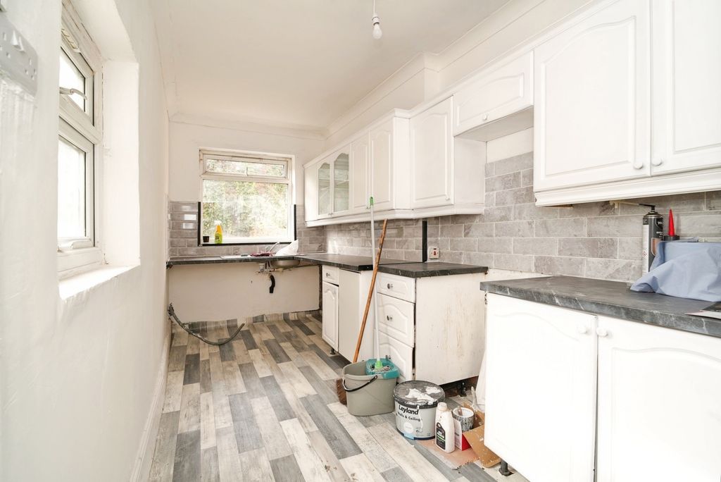 Property photo 3 of 17 Photo