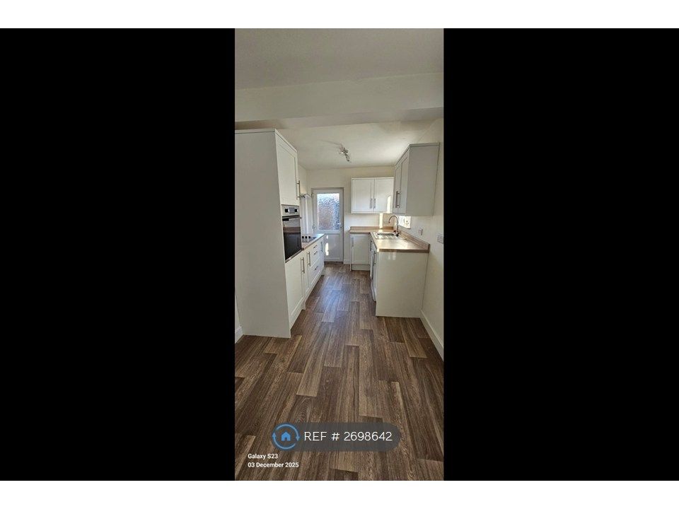 Property photo 3 of 21 Kitchen