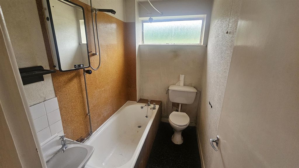 Property photo 3 of 4 20 Harlech 4.Jpg