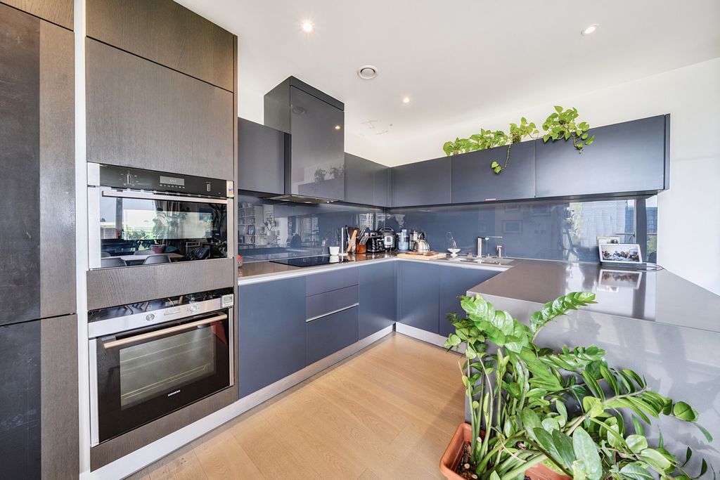 Property photo 2 of 17 Kitchen