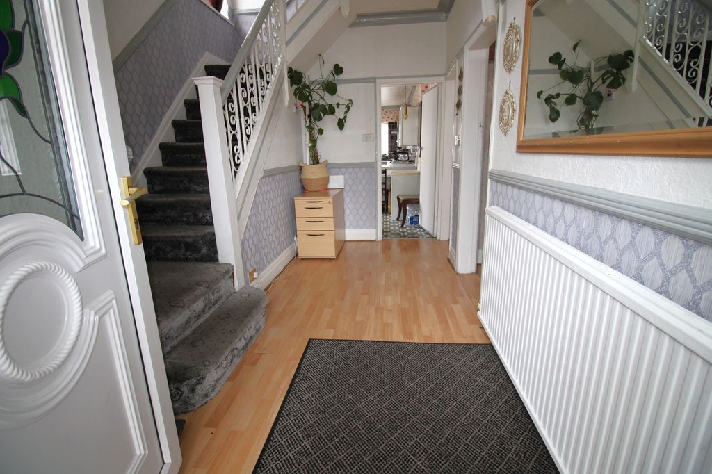 Property photo 3 of 15 Hall