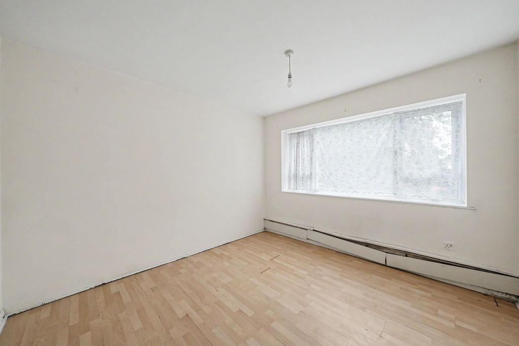 Property photo 3 of 9 Flat 22, Poplar Court, Old Ruislip Road, Northolt, Ub5 6Qg