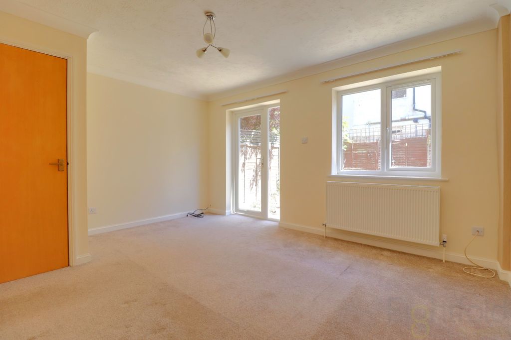 Property photo 2 of 10 Living Room