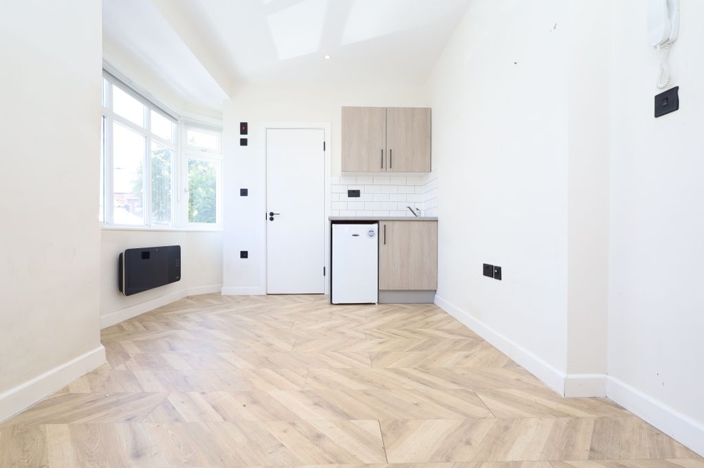 Property photo 1 of 3