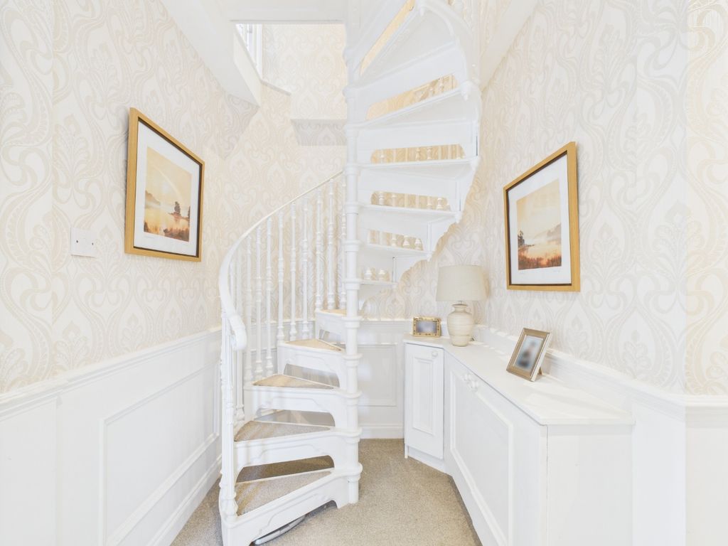 Property photo 3 of 17 4391279