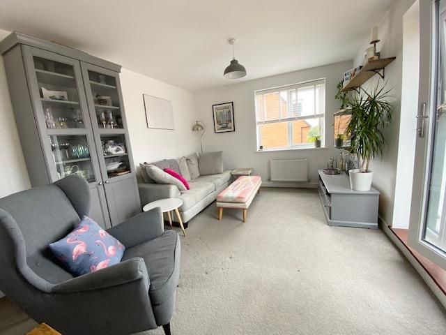 Property photo 3 of 11 Living Room
