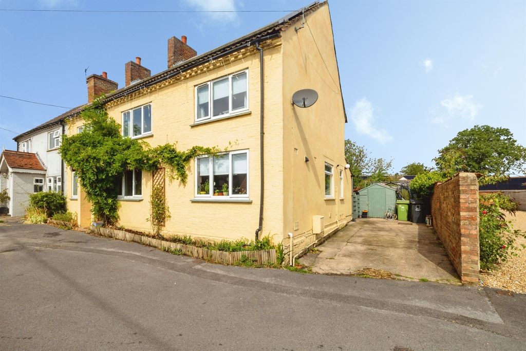 Property photo 2 of 34