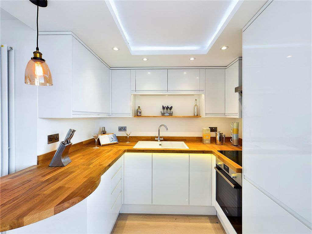 Property photo 3 of 7 Flat 4, 8 Bay View Terrace Kitchen