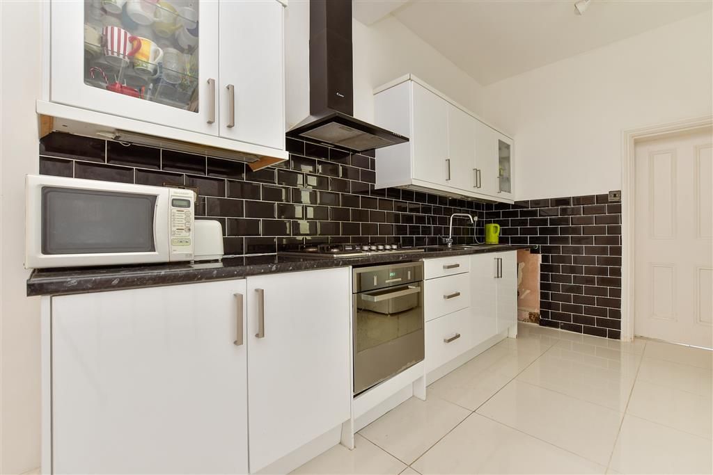 Property photo 3 of 18 Kitchen