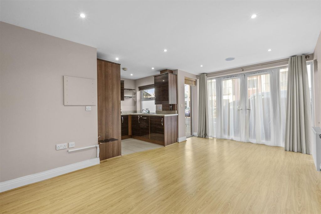 Property photo 2 of 12 Living Room