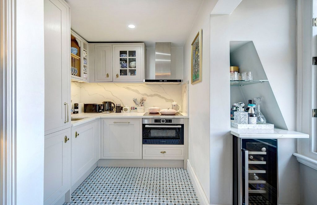 Property photo 3 of 8 Kitchen
