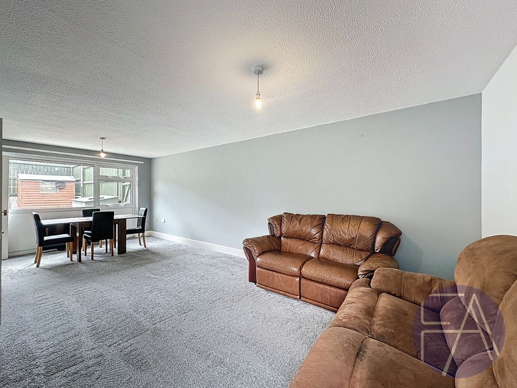 Property photo 3 of 26 4440243