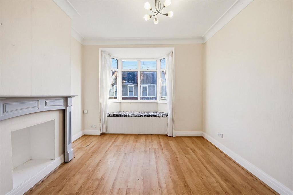 Property photo 3 of 11 Grove Road