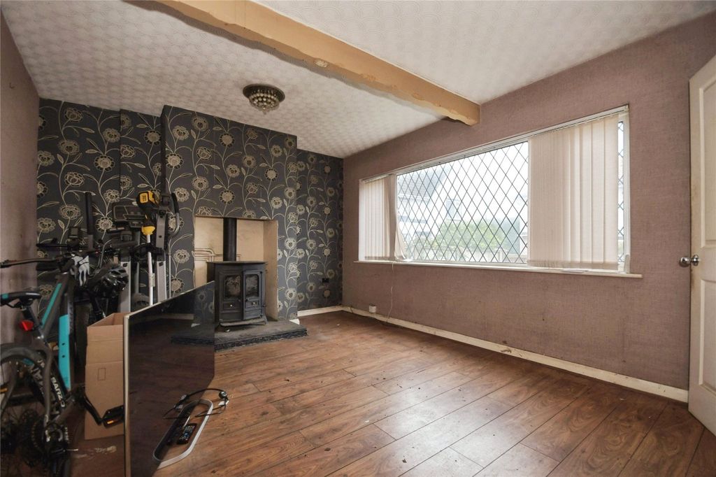 Property photo 2 of 16 Picture No. 12