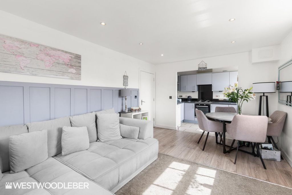 Property photo 3 of 18 Bowshercourt_5.Jpg