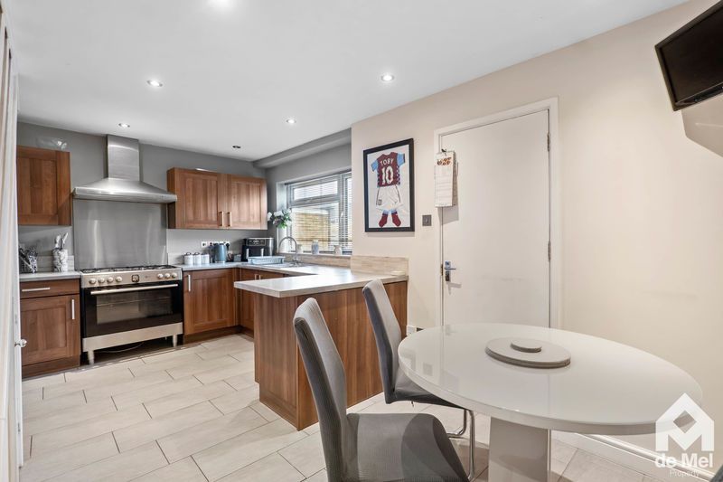 Property photo 2 of 12 Photo 7