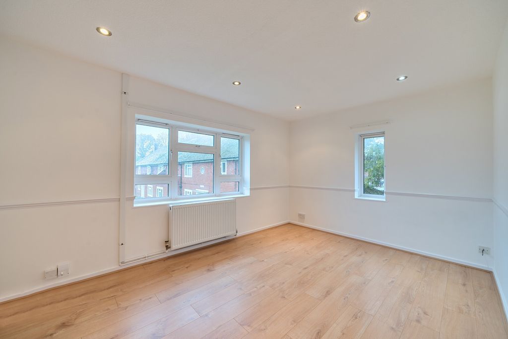 Property photo 2 of 15 1380119-9-6911Cf3...