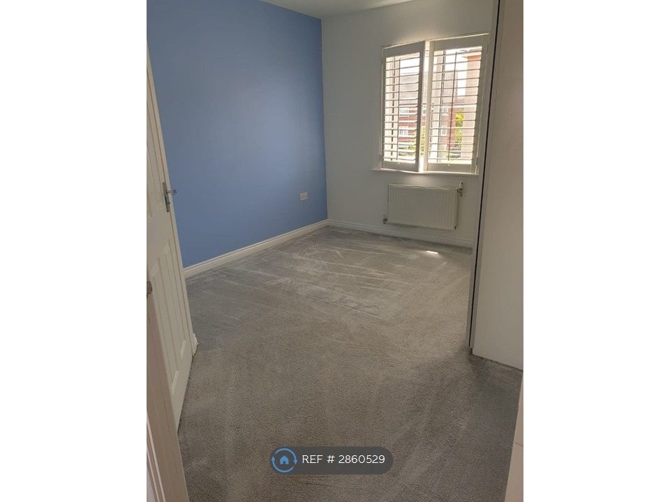 Property photo 3 of 8 Master Bedroom