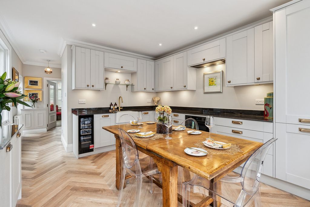 Property photo 3 of 39