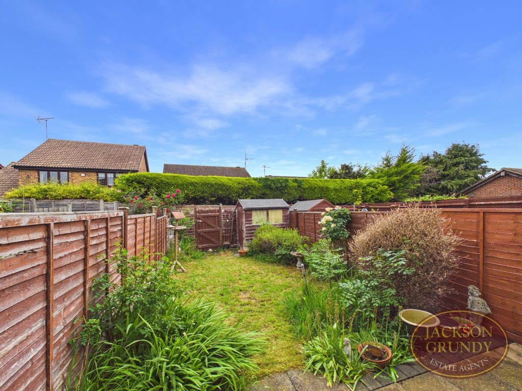 Property photo 2 of 15 Kennet Close