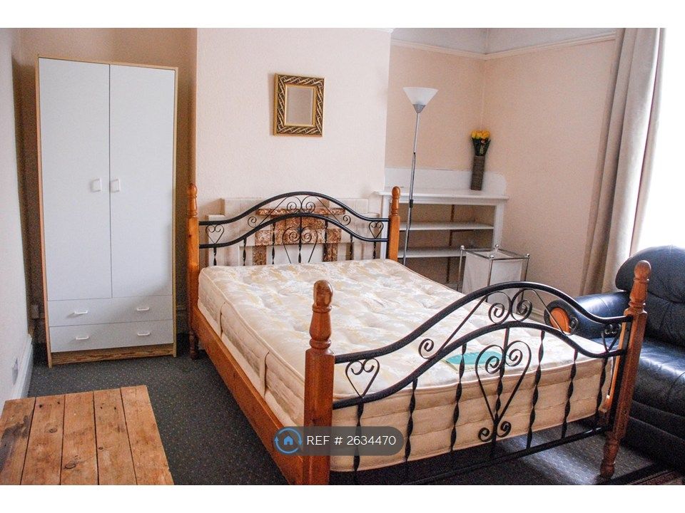 Property photo 1 of 3 Room (Includes Leather Sofa)