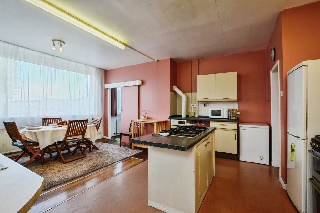 Additional image 4 of 5 bed detached bungalow for saleYoulgrave Avenue, Sutton-On-Sea, Mablethorpe LN12