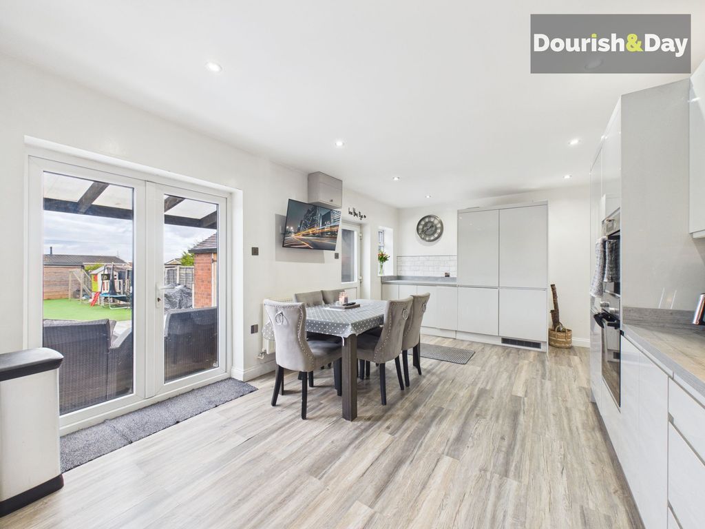 Property photo 2 of 25 Dining Kitchen