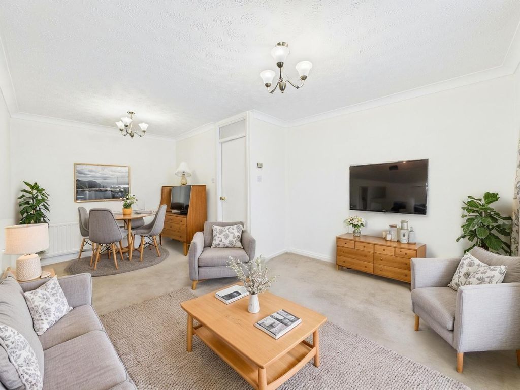 Property photo 2 of 11 3888205