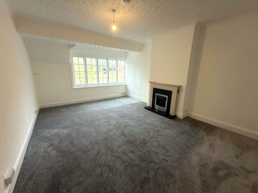 Property photo 2 of 12 9d9693B8-B42E-4Fe1-B95E-5F0E7B1F7d30.Jpg