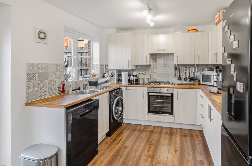 Property photo 3 of 17 Advert-17