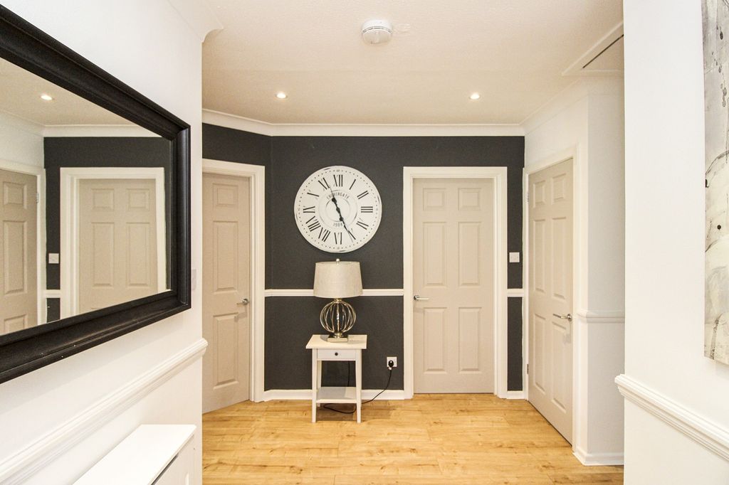 Property photo 3 of 20 Hall