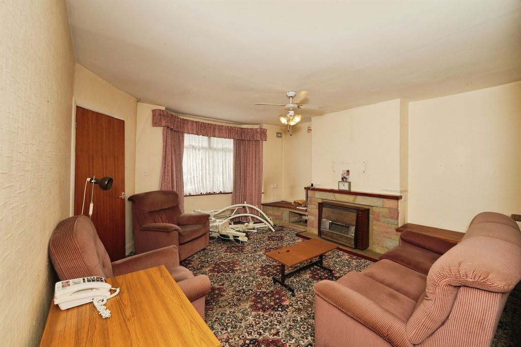 Property photo 3 of 19